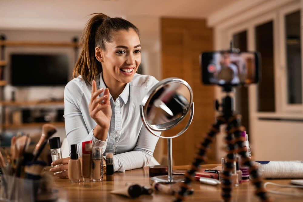 a makeup influencer is live broadcasting in the room